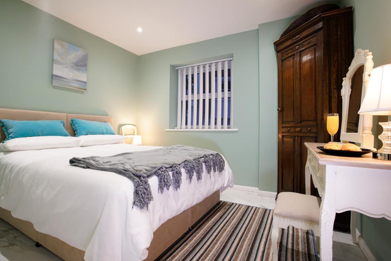 Seafarer'S View - 6 Bedroom Townhouse In Cowes, Parking & Seaviews. Cowes  Exterior photo