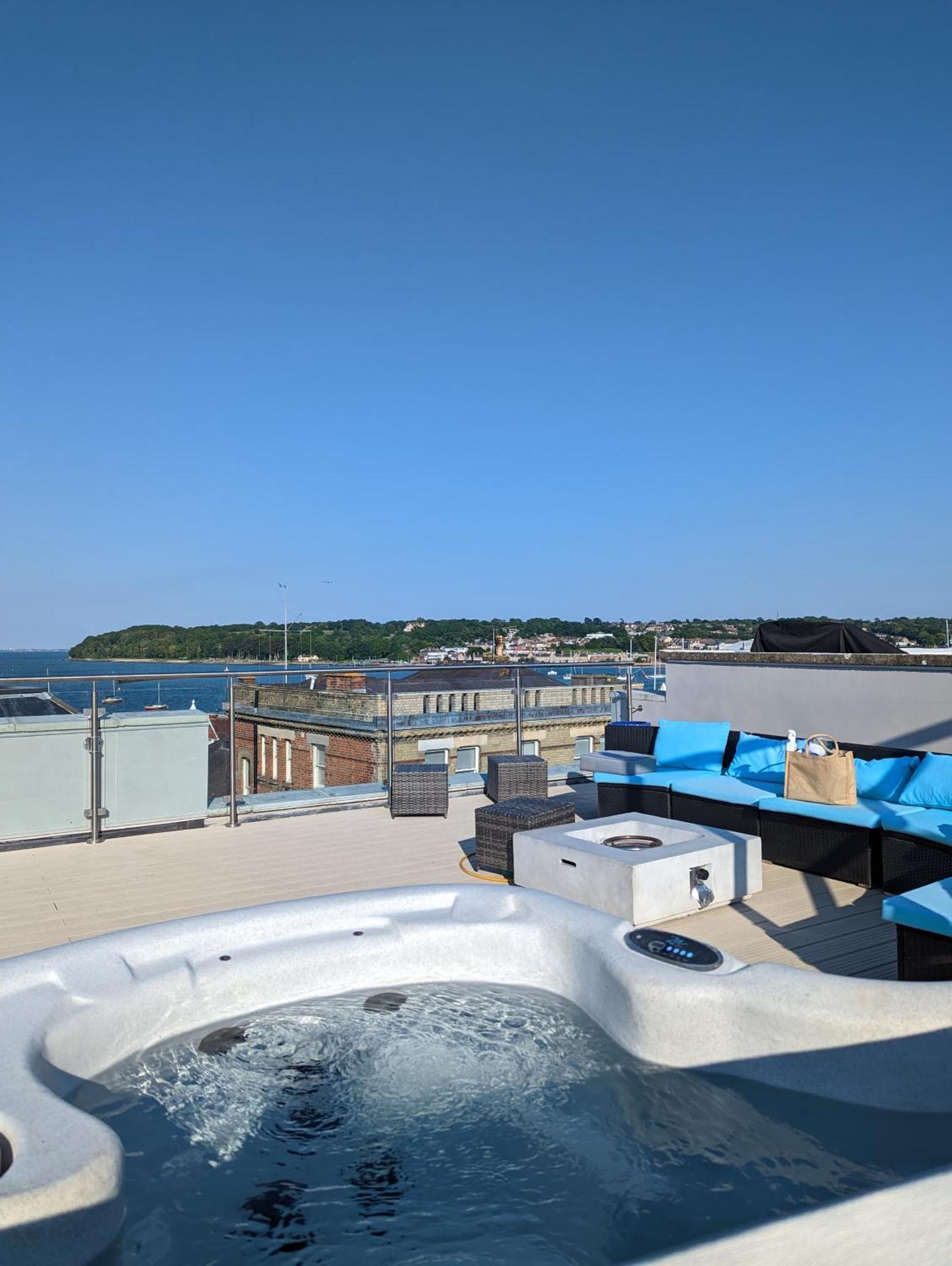Seafarer'S View - 6 Bedroom Townhouse In Cowes, Parking & Seaviews. Cowes  Exterior photo